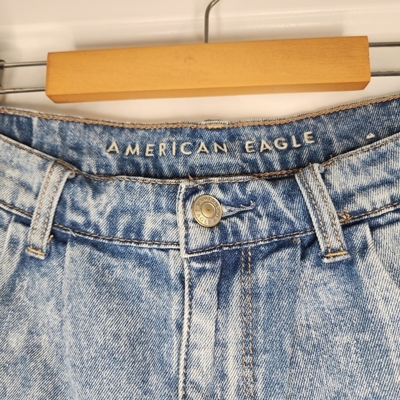 American Eagle Denim Shorts Cuffed Hem Pleated Denim Jeans Size 6 - Picture 2 of 4
